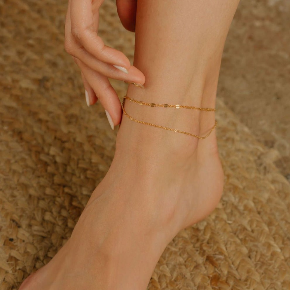 one anklet with two chain for an easy layered look
